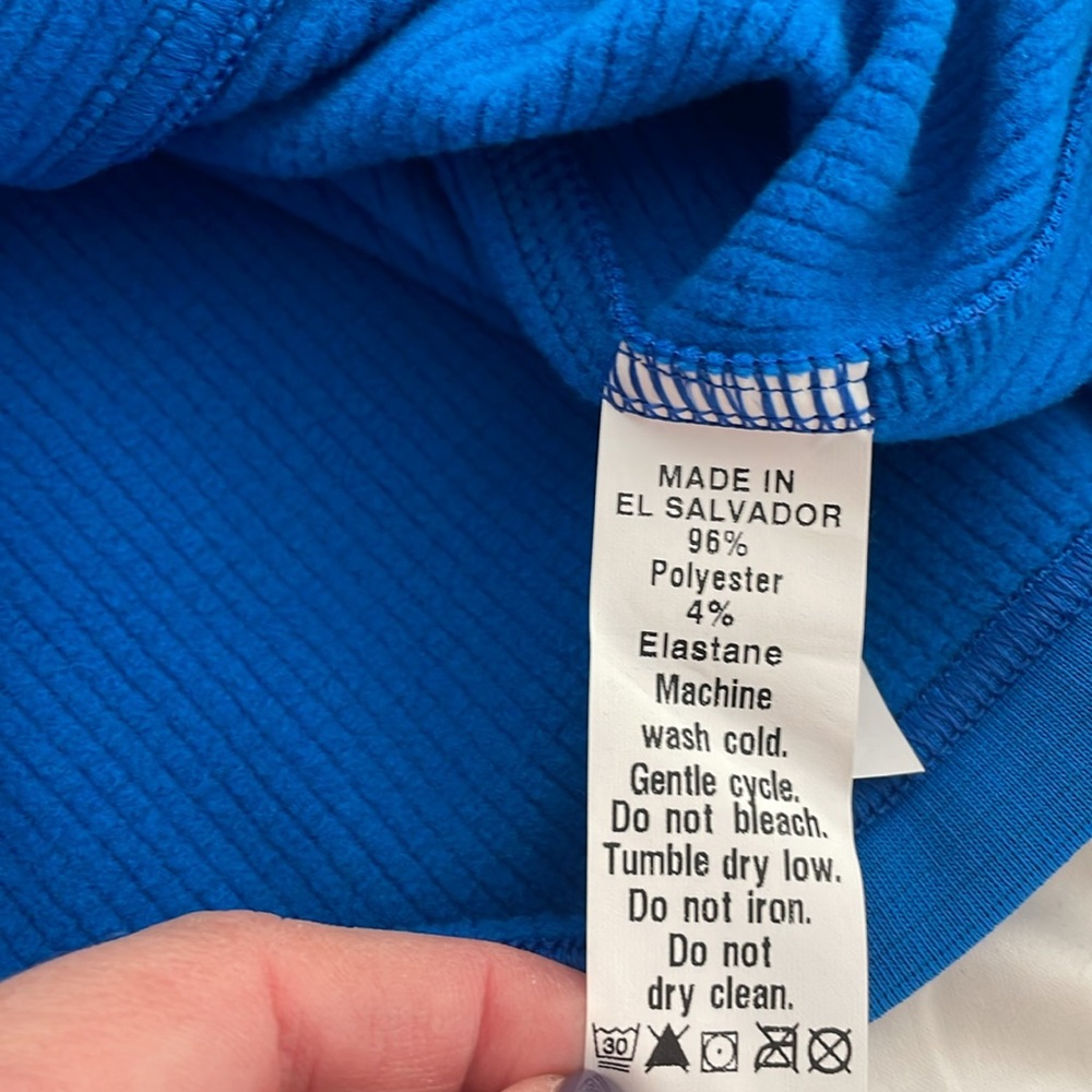 Vineyard Vines Quarter Zip with Soft Lining- Size Medium - Picture 7 of 8